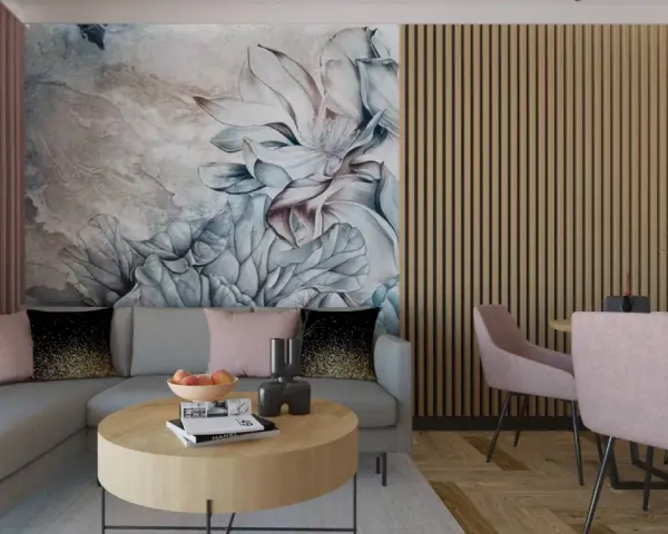Elegancki salon z sofą i stolikiem kawowym w odcieniach brązu i pudrowego różu. Na ścianie duża, malarska tapeta z kwiatowym motywem.
